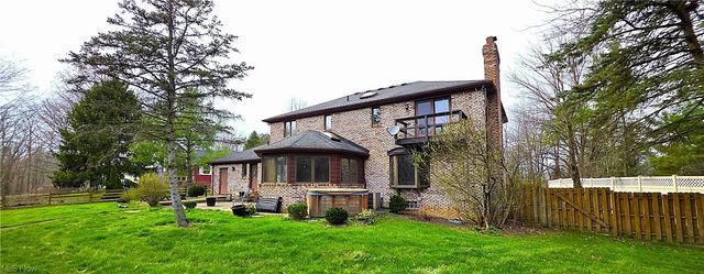 325 Brookshire Oval, Hinckley, OH 44233