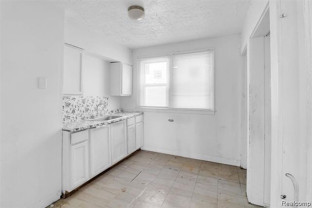 15354 Stansbury Street, Detroit, MI 48227