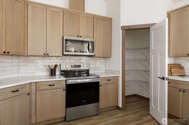 900 NW Shire Street, Oak Harbor, WA 98277