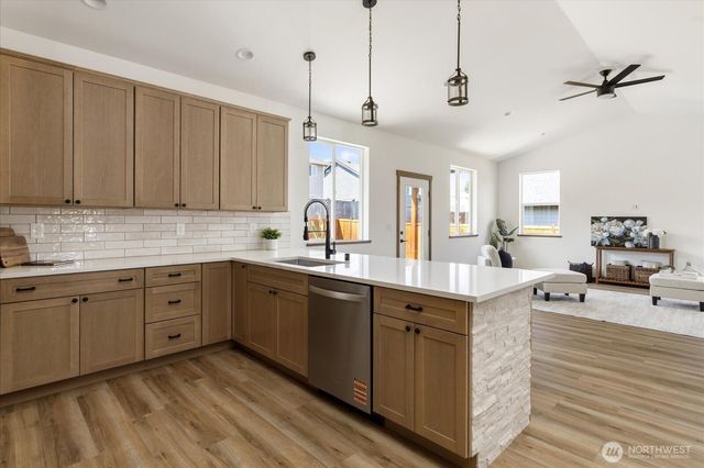 900 NW Shire Street, Oak Harbor, WA 98277