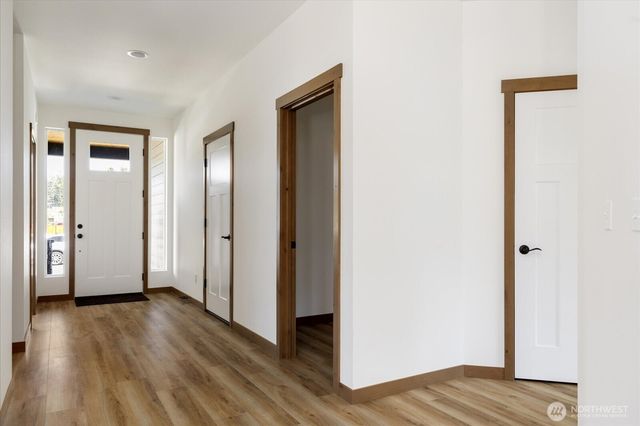 900 NW Shire Street, Oak Harbor, WA 98277