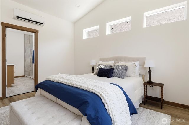 900 NW Shire Street, Oak Harbor, WA 98277