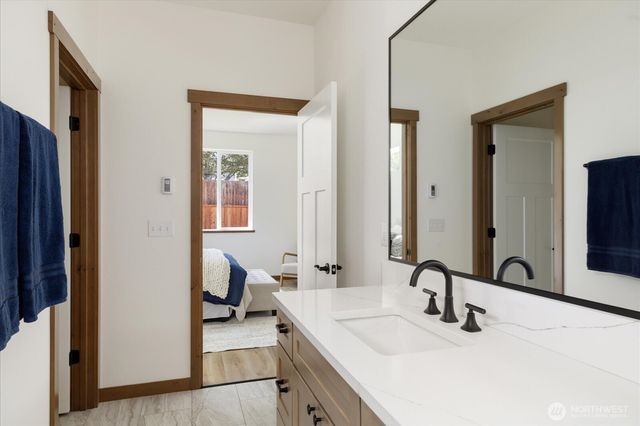 900 NW Shire Street, Oak Harbor, WA 98277