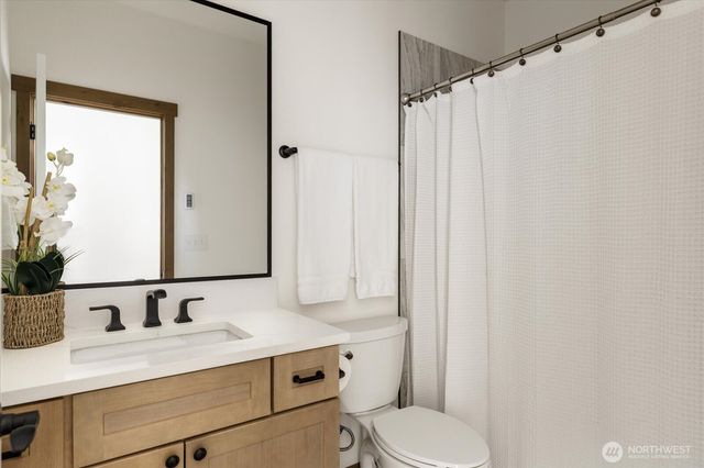 900 NW Shire Street, Oak Harbor, WA 98277