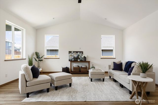 900 NW Shire Street, Oak Harbor, WA 98277