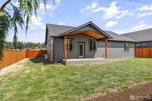 900 NW Shire Street, Oak Harbor, WA 98277