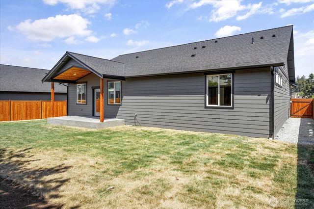 900 NW Shire Street, Oak Harbor, WA 98277