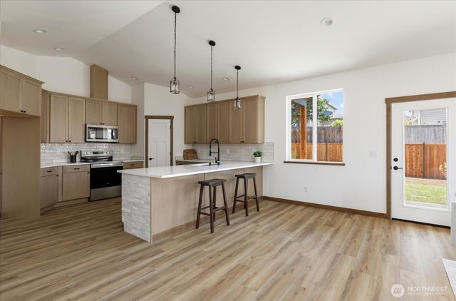 900 NW Shire Street, Oak Harbor, WA 98277