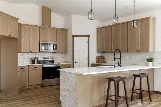 900 NW Shire Street, Oak Harbor, WA 98277