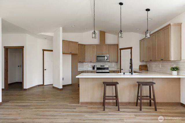 900 NW Shire Street, Oak Harbor, WA 98277