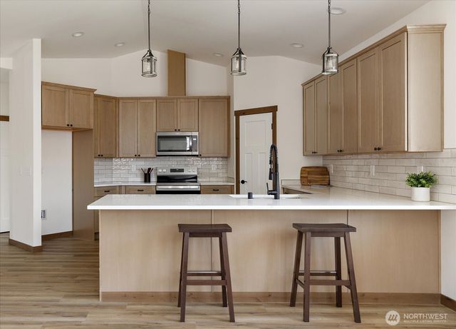 900 NW Shire Street, Oak Harbor, WA 98277