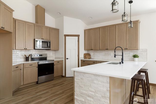 900 NW Shire Street, Oak Harbor, WA 98277