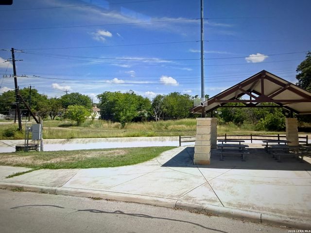 900 Larry, San Antonio, TX 78202
