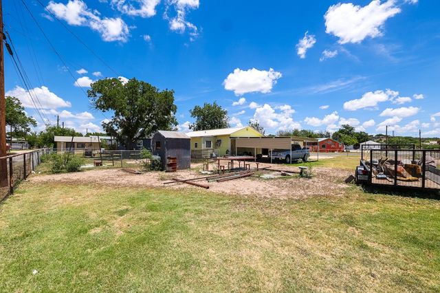 1818 Walnut Street, Ozona, TX 76943