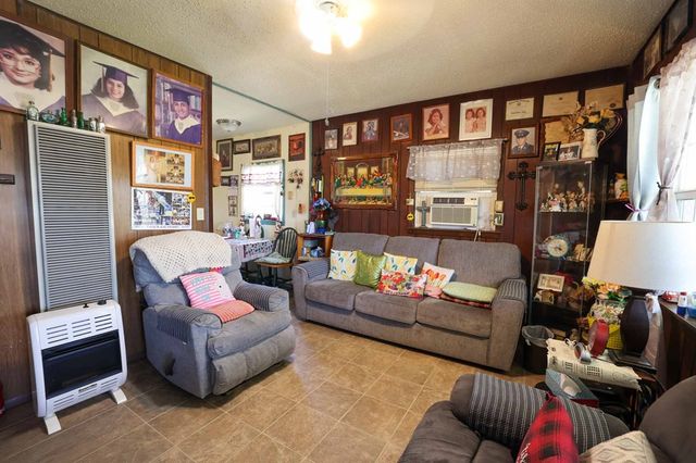 1818 Walnut Street, Ozona, TX 76943