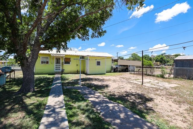 1818 Walnut Street, Ozona, TX 76943