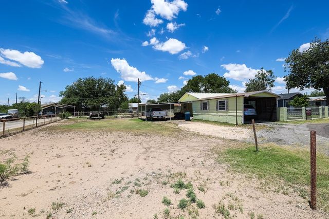 1818 Walnut Street, Ozona, TX 76943
