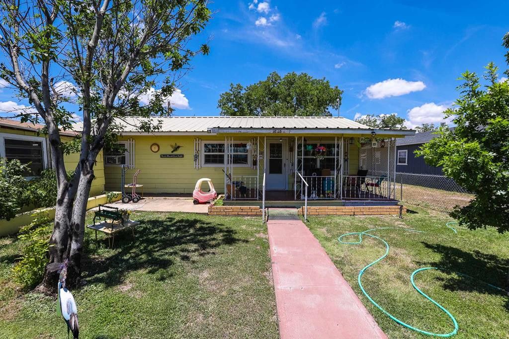1818 Walnut Street, Ozona, TX 76943