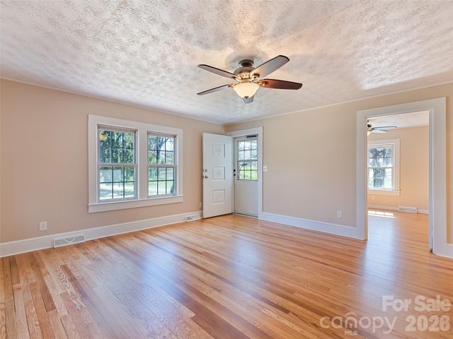 157 Morgan Street, Canton, NC 28716