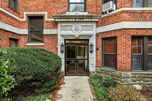 11 Alden Road 1M, Larchmont, NY 10538