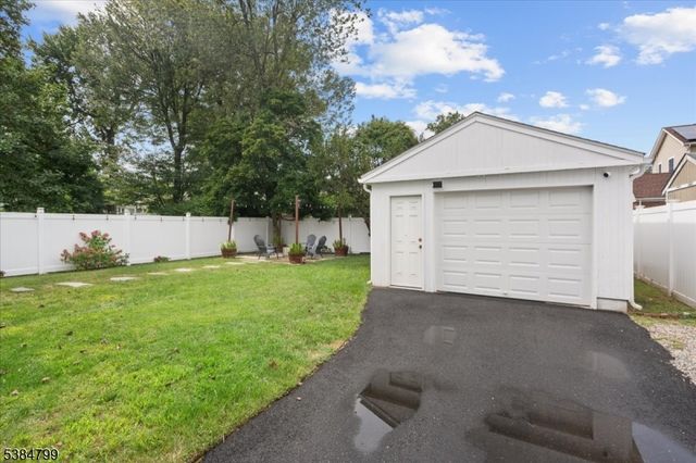 216 Ames Ave, Bergenfield Boro, NJ 07621
