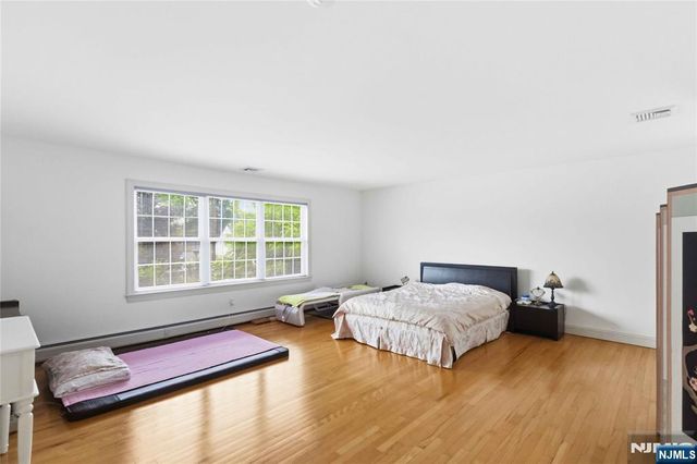 400 Paris Avenue, Northvale, NJ 07647