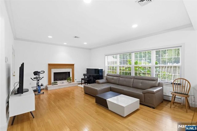 400 Paris Avenue, Northvale, NJ 07647