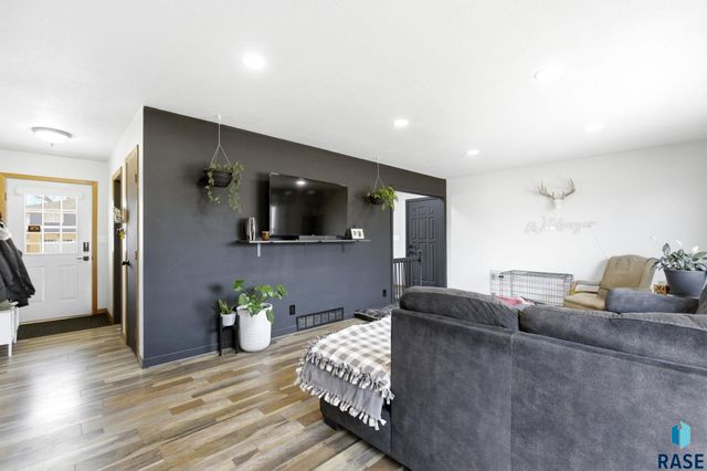 2309 S Braemar Dr Drive, Sioux Falls, SD 57105