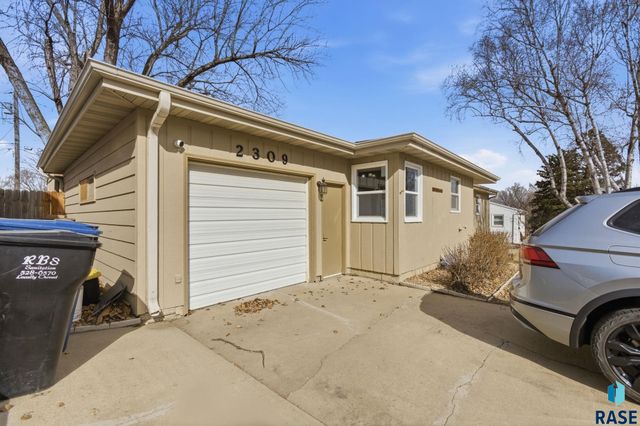 2309 S Braemar Dr Drive, Sioux Falls, SD 57105