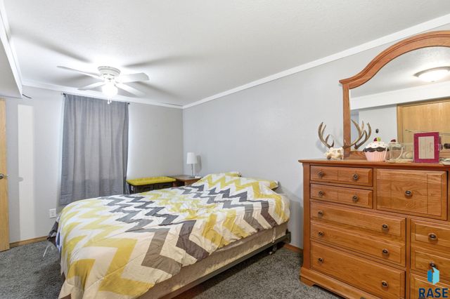 2309 S Braemar Dr Drive, Sioux Falls, SD 57105