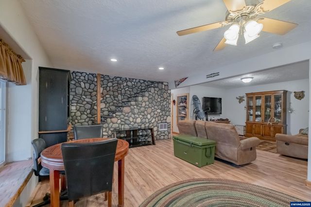 32583 Bellinger Scale Rd, Lebanon, OR 97355