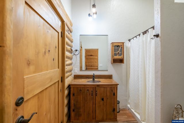 32583 Bellinger Scale Rd, Lebanon, OR 97355