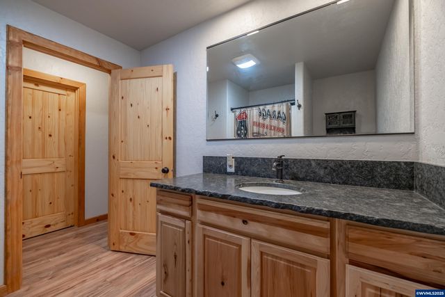 32583 Bellinger Scale Rd, Lebanon, OR 97355