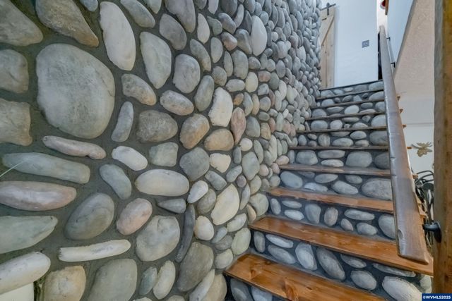 32583 Bellinger Scale Rd, Lebanon, OR 97355