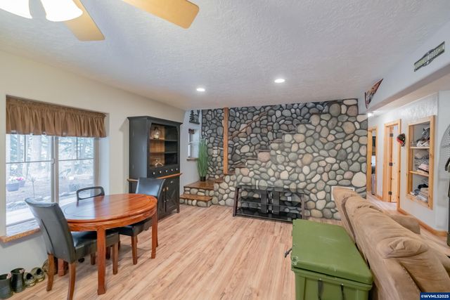 32583 Bellinger Scale Rd, Lebanon, OR 97355