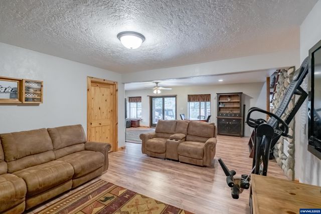 32583 Bellinger Scale Rd, Lebanon, OR 97355