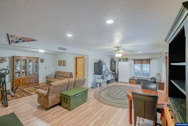 32583 Bellinger Scale Rd, Lebanon, OR 97355