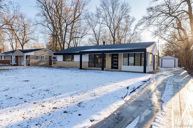 2483 Walce Drive, West Bloomfield Charter Township, MI 48324