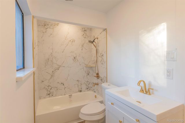 2483 Walce Drive, West Bloomfield Charter Township, MI 48324