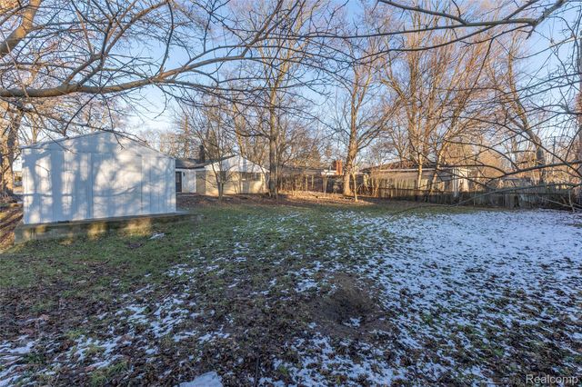 2483 Walce Drive, West Bloomfield Charter Township, MI 48324