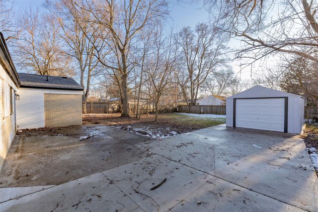 2483 Walce Drive, West Bloomfield Charter Township, MI 48324