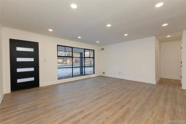 2483 Walce Drive, West Bloomfield Charter Township, MI 48324