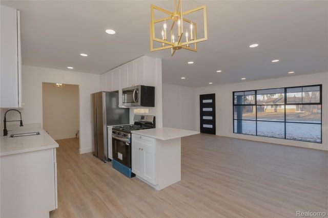 2483 Walce Drive, West Bloomfield Charter Township, MI 48324