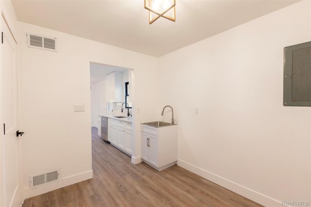 2483 Walce Drive, West Bloomfield Charter Township, MI 48324