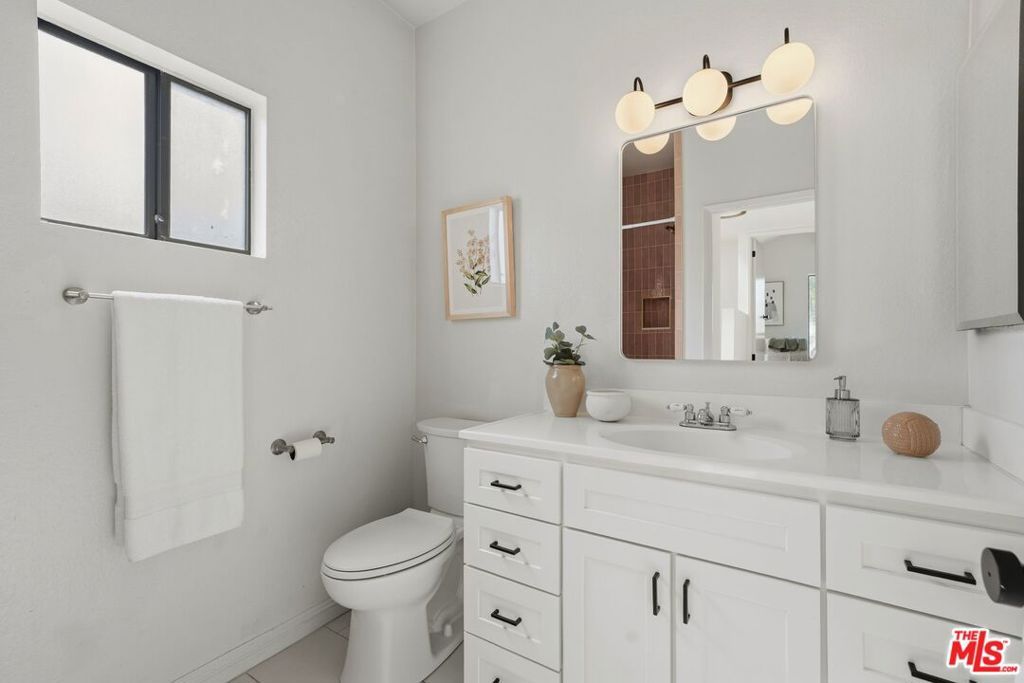 Image 10 of property listing at 3665 Empire Drive 1, Los Angeles, CA 90034