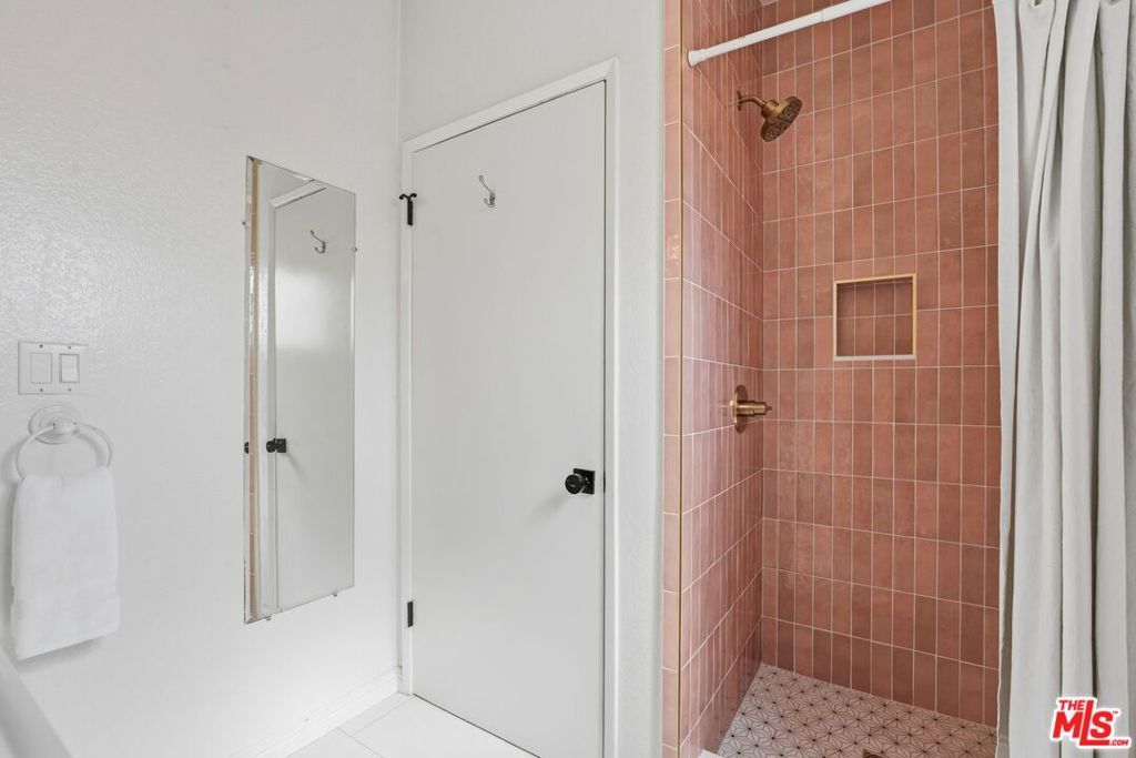 Image 12 of property listing at 3665 Empire Drive 1, Los Angeles, CA 90034