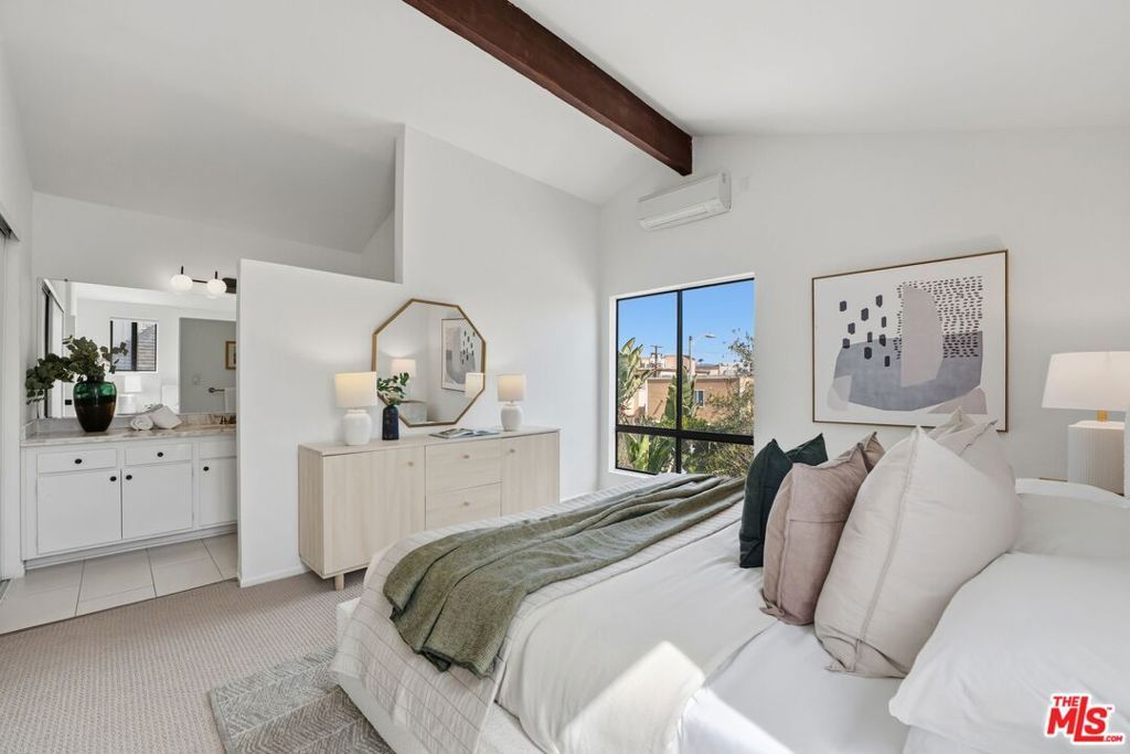 Image 15 of property listing at 3665 Empire Drive 1, Los Angeles, CA 90034