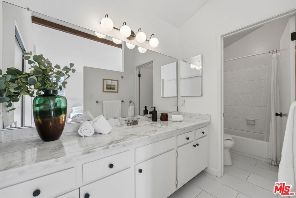 Image 16 of property listing at 3665 Empire Drive 1, Los Angeles, CA 90034