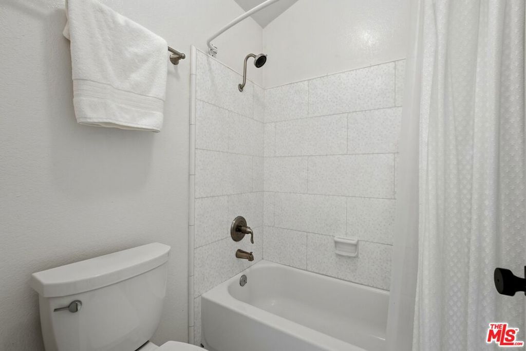 Image 17 of property listing at 3665 Empire Drive 1, Los Angeles, CA 90034