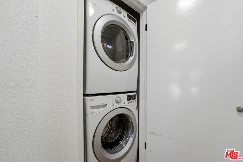 Image 18 of property listing at 3665 Empire Drive 1, Los Angeles, CA 90034